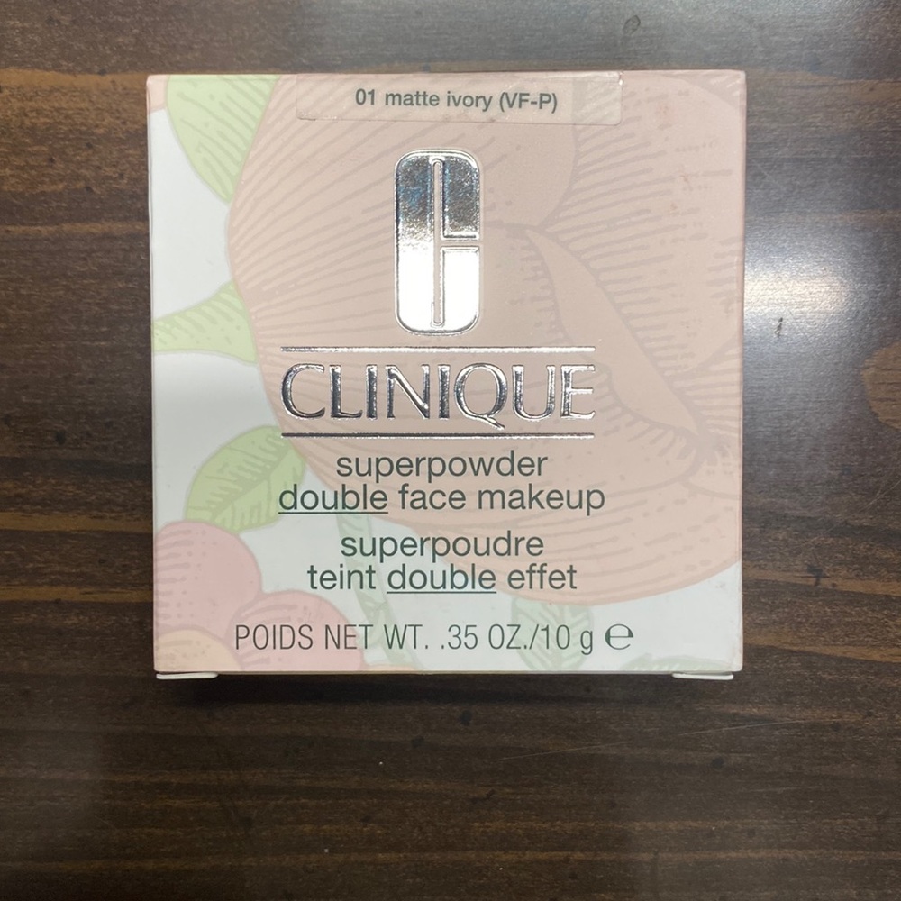 Clinique Superpowder Double Face Makeup - Shade: 01 Matte Ivory *New in box*